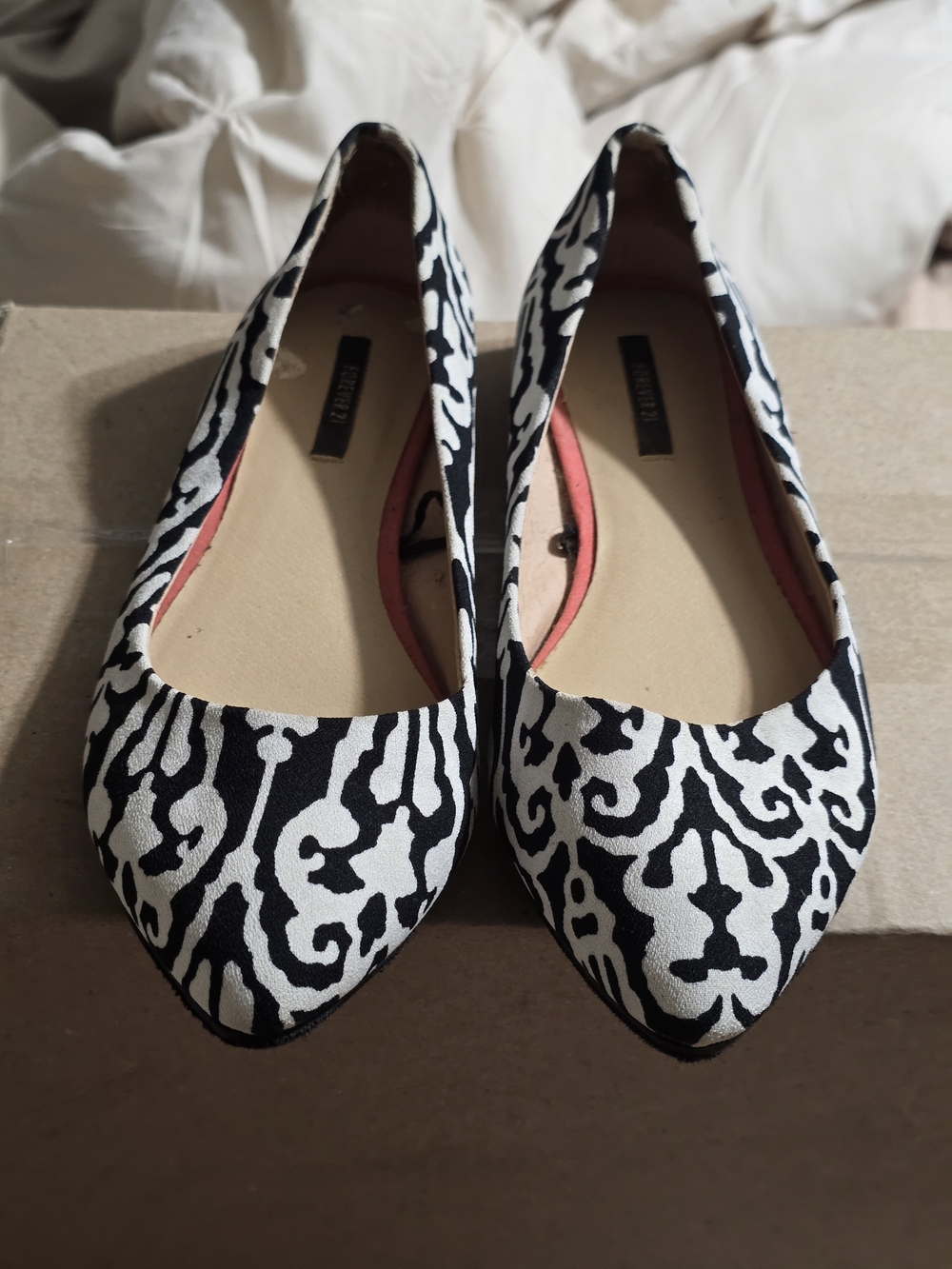 Forever 21 Black & White Patterned Pointed Flats